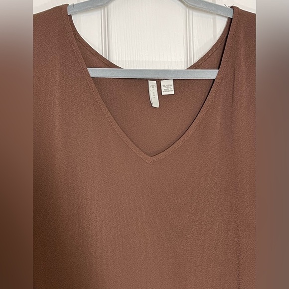 EST. 1946 Women’s Plus Size Asymmetrical Top 3/4 Button Sleeves Size 26/28 Brown - Picture 3 of 4